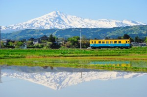 由利鉄　鳥海残雪　２　前郷～曲沢　110518　佐藤和博彩度upw690