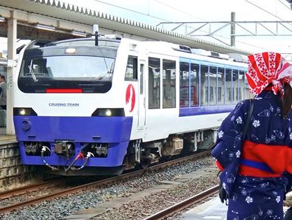 クルーズ列車とおばこアテンダント