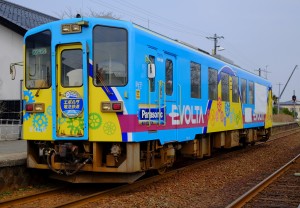 由利鉄　臨214D YR2002 エボルタチャレンジ号　初披露試乗会列車　前郷　160330　佐藤和博