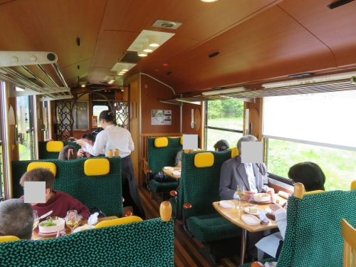 車内座席イメージ1